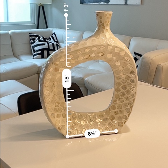 Beautiful vase great for decor - Picture 3 of 5